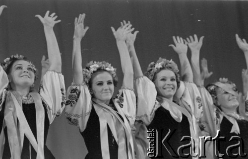 1971, Warszawa, Polska.
Tancerka Choreograficznego Koncertowego Zespołu ZSRR Igora Moisiejewa w Pałacu Kultury i Nauki.
Fot. Romuald Broniarek, zbiory Ośrodka KARTA