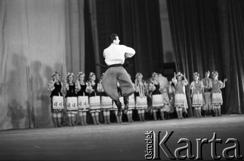 1971, Warszawa, Polska.
Tancerka Choreograficznego Koncertowego Zespołu ZSRR Igora Moisiejewa w Pałacu Kultury i Nauki.
Fot. Romuald Broniarek, zbiory Ośrodka KARTA