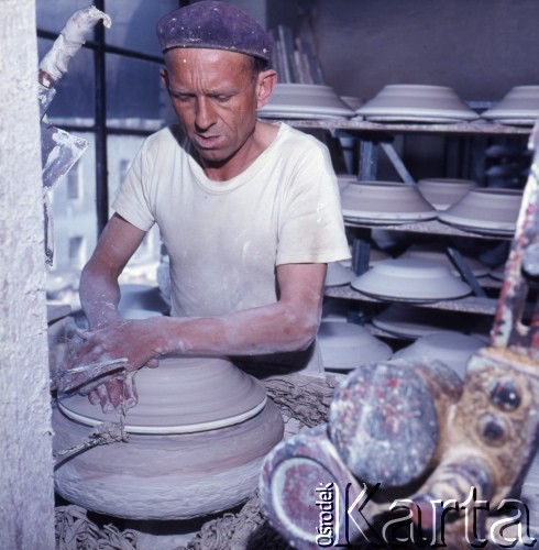 1971, Ćmielów, Polska.
Fabryka Porcelany i Wyrobów Ceramicznych.
Fot. Romuald Broniarek, zbiory Ośrodka KARTA