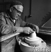 1971, Ćmielów, Polska.
Fabryka Porcelany i Wyrobów Ceramicznych.
Fot. Romuald Broniarek, zbiory Ośrodka KARTA