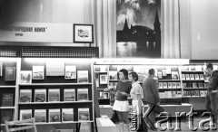 1971, Warszawa, Polska.
Międzynarodowe Targi Książki w Pałacu Kultury i Nauki.
Fot. Romuald Broniarek, zbiory Ośrodka KARTA