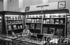 1971, Warszawa, Polska.
Międzynarodowe Targi Książki w Pałacu Kultury i Nauki.
Fot. Romuald Broniarek, zbiory Ośrodka KARTA