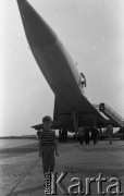 1971, Warszawa, Polska.
Radziecki samolot pasażerski Tu-144 w porcie lotniczym Warszawa-Okęcie.
Fot. Romuald Broniarek, zbiory Ośrodka KARTA