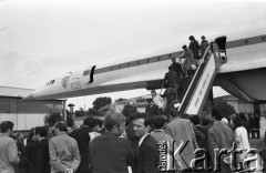 1971, Warszawa, Polska.
Radziecki samolot pasażerski Tu-144 w porcie lotniczym Warszawa-Okęcie.
Fot. Romuald Broniarek, zbiory Ośrodka KARTA