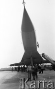 1971, Warszawa, Polska.
Radziecki samolot pasażerski Tu-144 w porcie lotniczym Warszawa-Okęcie.
Fot. Romuald Broniarek, zbiory Ośrodka KARTA