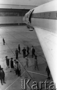 1971, Warszawa, Polska.
Radziecki samolot pasażerski Tu-144 w porcie lotniczym Warszawa-Okęcie.
Fot. Romuald Broniarek, zbiory Ośrodka KARTA