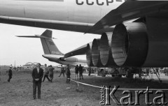 1971, Warszawa, Polska.
Radziecki samolot pasażerski Tu-144 w porcie lotniczym Warszawa-Okęcie.
Fot. Romuald Broniarek, zbiory Ośrodka KARTA