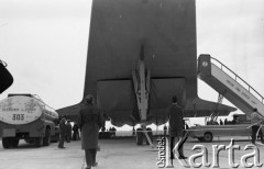 1971, Warszawa, Polska.
Radziecki samolot pasażerski Tu-144 w porcie lotniczym Warszawa-Okęcie.
Fot. Romuald Broniarek, zbiory Ośrodka KARTA