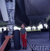 1971, Warszawa, Polska.
Radziecki samolot pasażerski Tu-144 w porcie lotniczym Warszawa-Okęcie.
Fot. Romuald Broniarek, zbiory Ośrodka KARTA