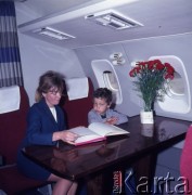 1971, Warszawa, Polska.
Radziecki samolot pasażerski Tu-144 w porcie lotniczym Warszawa-Okęcie.
Fot. Romuald Broniarek, zbiory Ośrodka KARTA