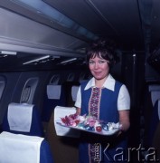 1971, Warszawa, Polska.
Radziecki samolot pasażerski Tu-144 w porcie lotniczym Warszawa-Okęcie.
Fot. Romuald Broniarek, zbiory Ośrodka KARTA