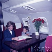 1971, Warszawa, Polska.
Radziecki samolot pasażerski Tu-144 w porcie lotniczym Warszawa-Okęcie.
Fot. Romuald Broniarek, zbiory Ośrodka KARTA