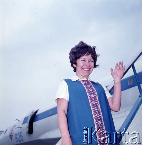 1971, Warszawa, Polska.
Radziecki samolot pasażerski Tu-144 w porcie lotniczym Warszawa-Okęcie.
Fot. Romuald Broniarek, zbiory Ośrodka KARTA