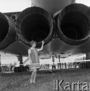 1971, Warszawa, Polska.
Radziecki samolot pasażerski Tu-144 w porcie lotniczym Warszawa-Okęcie.
Fot. Romuald Broniarek, zbiory Ośrodka KARTA