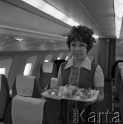 1971, Warszawa, Polska.
Radziecki samolot pasażerski Tu-144 w porcie lotniczym Warszawa-Okęcie.
Fot. Romuald Broniarek, zbiory Ośrodka KARTA