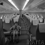 1971, Warszawa, Polska.
Radziecki samolot pasażerski Tu-144 w porcie lotniczym Warszawa-Okęcie.
Fot. Romuald Broniarek, zbiory Ośrodka KARTA