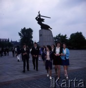 1971, Warszawa, Polska.
Plac Teatralny. W oddali Pomnik Bohaterów Warszawy.
Fot. Romuald Broniarek, zbiory Ośrodka KARTA