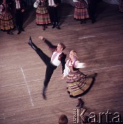 1971, Warszawa, Polska.
Występ Państwowego Ludowego Zespołu Pieśni i Tańca „Mazowsze