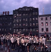 22.07.1971, Katowice, Polska.
Zlot Młodzieży Polskiej na ulicy Dworcowej.
Fot. Romuald Broniarek, zbiory Ośrodka KARTA