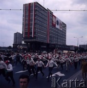 22.07.1971, Katowice, Polska.
Zlot Młodzieży Polskiej na ulicy Armii Czerwonej (dziś Aleja Wojciecha Korfantego).
Fot. Romuald Broniarek, zbiory Ośrodka KARTA