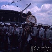 22.07.1971, Katowice, Polska.
Zlot Młodzieży Polskiej. W tle Wojewódzka Hala Widowiskowo-Sportowa.
Fot. Romuald Broniarek, zbiory Ośrodka KARTA