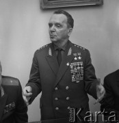 1972, Warszawa, Polska.
Radziecki dowódca wojskowy generał Paweł Batow w siedzibie Towarzystwa Przyjaźni Polsko-Radzieckiej mieszczącej się w pałacu byłego Klubu Warszawskiego Towarzystwa Myśliwskiego na ulicy Kredytowej 5/7.
Fot. Romuald Broniarek, zbiory Ośrodka KARTA