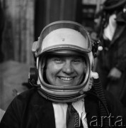 1972, Warszawa, Polska.
Wojskowy Instytut Medycyny Lotniczej przygotowujący polskich pilotów do lotów kosmicznych.
Fot. Romuald Broniarek, zbiory Ośrodka KARTA