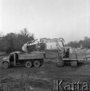 1972, Warszawa, Polska.
Teren budowy Trasy Łazienkowskiej.
Fot. Romuald Broniarek, zbiory Ośrodka KARTA