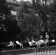 1972, Warszawa, Polska.
Kampus Główny Uniwersytetu Warszawskiego na Krakowskim Przedmieściu. W tle Wydział Prawa.
Fot. Romuald Broniarek, zbiory Ośrodka KARTA