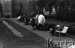 1972, Warszawa, Polska.
Kampus Główny Uniwersytetu Warszawskiego na Krakowskim Przedmieściu. W tle Biblioteka Uniwersytetu Warszawskiego.
Fot. Romuald Broniarek, zbiory Ośrodka KARTA