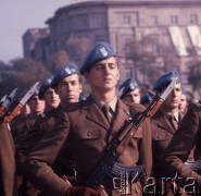 1972, Warszawa, Polska.
Uroczystość przed Grobem Nieznanego Żołnierza.
Fot. Romuald Broniarek, zbiory Ośrodka KARTA 
