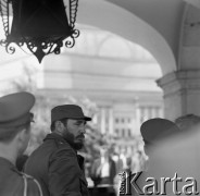 Czerwiec 1972, Warszawa, Polska.
Fidel Castro - premier i pierwszy sekretarz Komunistycznej Partii Kuby - przed Grobem Nieznanego Żołnierza.
Fot. Romuald Broniarek, zbiory Ośrodka KARTA