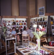 1972, Warszawa, Polska.
Międzynarodowe Targi Książki w Pałacu Kultury i Nauki.
Fot. Romuald Broniarek, zbiory Ośrodka KARTA
