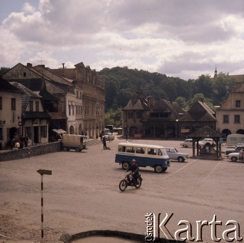 1972, Kazimierz Dolny, Polska.
Rynek.
Fot. Romuald Broniarek, zbiory Ośrodka KARTA