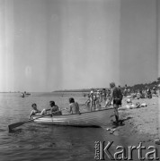 1972, Płock, Polska.
Plaża nad Wisłą.
Fot. Romuald Broniarek, zbiory Ośrodka KARTA