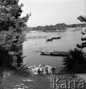 1972, Soczewka koło Płocka, Polska.
Obóz studencki nad Jeziorem Soczewka.
Fot. Romuald Broniarek, zbiory Ośrodka KARTA