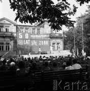 1972, Pruszków, Polska.
Festyn zorganizowany przez Towarzystwo Przyjaźni Polsko-Radzieckiej przy pałacyku 