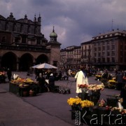 1972, Kraków, Polska.
Rynek Główny i Sukiennice (po lewej).
Fot. Romuald Broniarek, zbiory Ośrodka KARTA