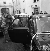 1973, Warszawa, Polska.
Ślub dziennikarza Zygmunta Broniarka w Pałacu Ślubów na placu Zamkowym.
Fot. Romuald Broniarek, zbiory Ośrodka KARTA