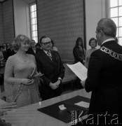 1973, Warszawa, Polska.
Ślub dziennikarza Zygmunta Broniarka w Pałacu Ślubów na placu Zamkowym.
Fot. Romuald Broniarek, zbiory Ośrodka KARTA