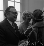 1973, Warszawa, Polska.
Ślub dziennikarza Zygmunta Broniarka w Pałacu Ślubów na placu Zamkowym.
Fot. Romuald Broniarek, zbiory Ośrodka KARTA
