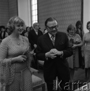 1973, Warszawa, Polska.
Ślub dziennikarza Zygmunta Broniarka w Pałacu Ślubów na placu Zamkowym.
Fot. Romuald Broniarek, zbiory Ośrodka KARTA