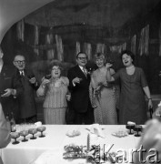 1973, Warszawa, Polska.
Ślub dziennikarza Zygmunta Broniarka.
Fot. Romuald Broniarek, zbiory Ośrodka KARTA