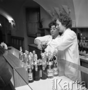 1973, Warszawa, Polska.
Ślub dziennikarza Zygmunta Broniarka.
Fot. Romuald Broniarek, zbiory Ośrodka KARTA