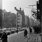 1973, Toruń, Polska.
Rynek Staromiejski. W tle pomnik Mikołaja Kopernika.
Fot. Romuald Broniarek, zbiory Ośrodka KARTA