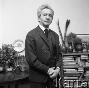 1973, Polska.
Grafik i rysownik profesor Tadeusz Kulisiewicz.
Fot. Romuald Broniarek, zbiory Ośrodka KARTA