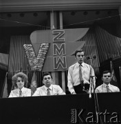 1973, Warszawa, Polska.
V Zjazd Związku Młodzieży Wiejskiej w Filharmonii Narodowej.
Fot. Romuald Broniarek, zbiory Ośrodka KARTA