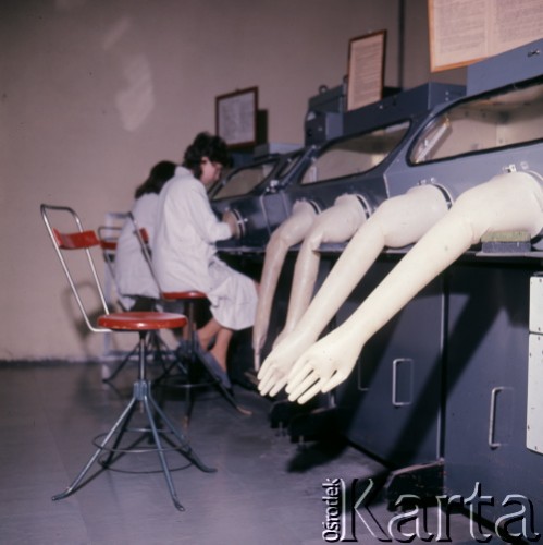 1973, Warszawa, Polska.
Fabryka Półprzewodników Tewa.
Fot. Romuald Broniarek, zbiory Ośrodka KARTA