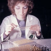 1973, Warszawa, Polska.
Fabryka Półprzewodników Tewa.
Fot. Romuald Broniarek, zbiory Ośrodka KARTA