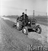 1973, Sobienie-Jeziory, Polska.
Rolnik.
Fot. Romuald Broniarek, zbiory Ośrodka KARTA